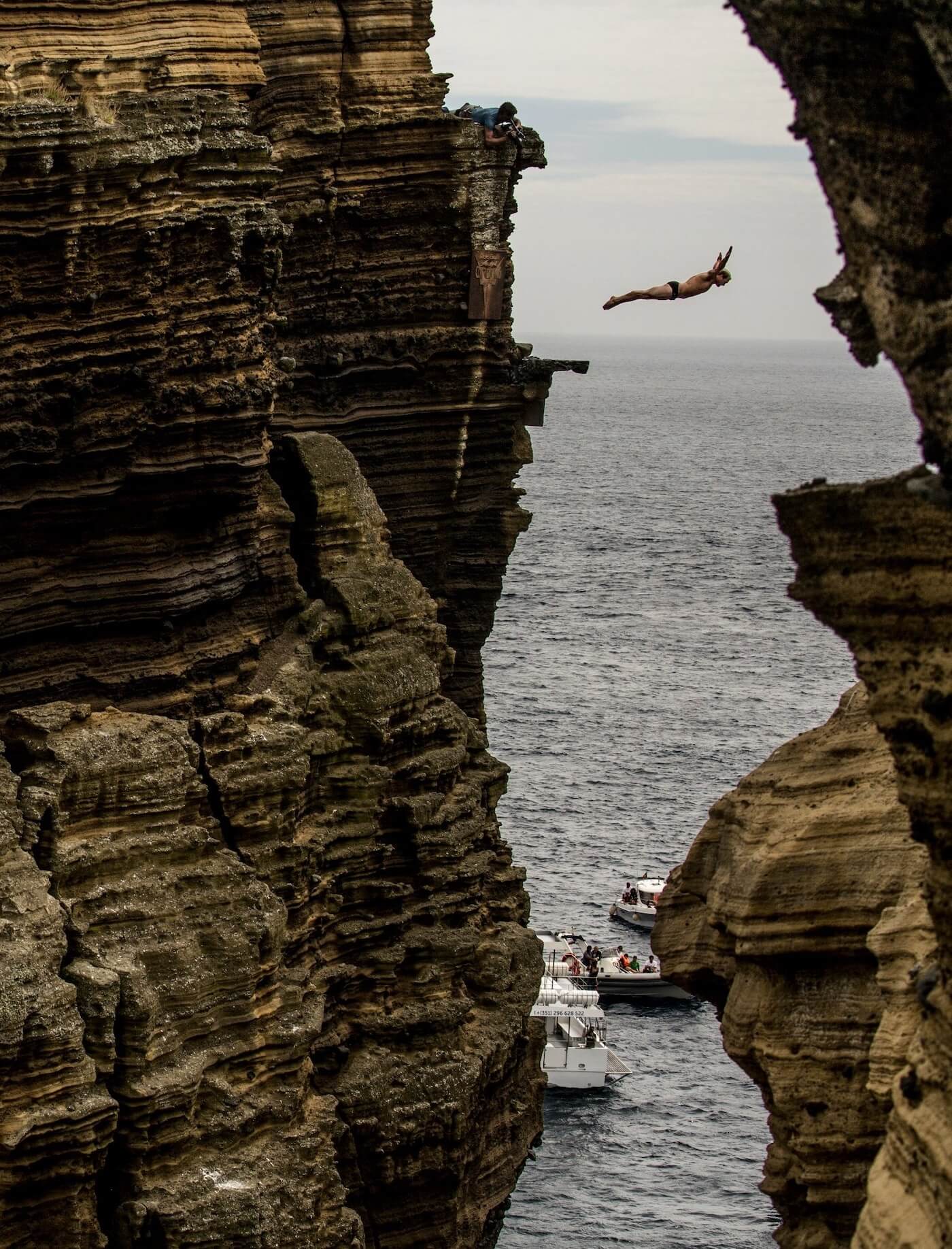 Kent De Mond high diving