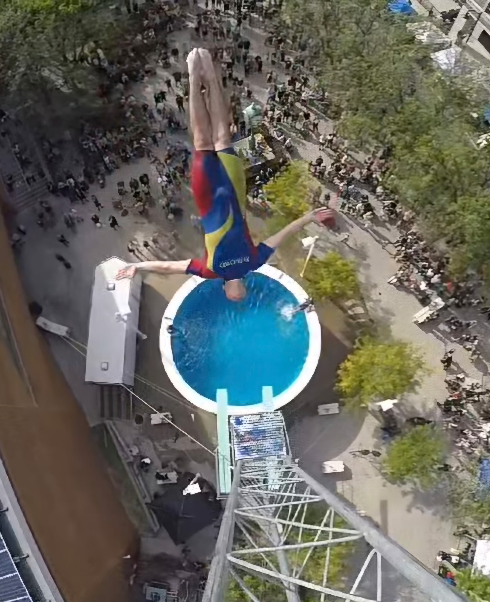 Niko Dalman high diving